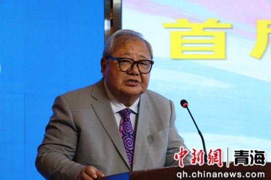 图为中国作家协会诗歌委员会主任、著名诗人吉狄马加致辞。青海出版传媒集团 供图 图为中国作家协会诗歌委员会主任、著名诗人吉狄马加致辞。青海出版传媒集团 供图