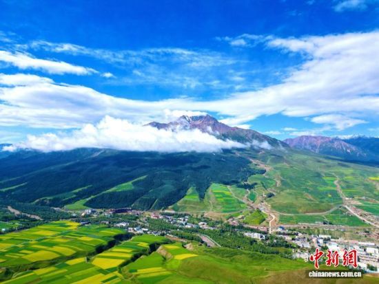 资料图为祁连山腹地风光旖旎。李隽 摄 资料图为祁连山腹地风光旖旎。李隽 摄