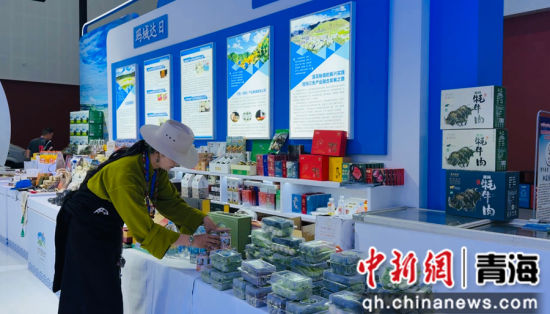 图为班玛县特色产品参展。孙睿 摄 图为班玛县特色产品参展。孙睿 摄