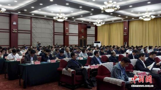 图为论坛开幕式现场。何倩楠摄 图为论坛开幕式现场。何倩楠摄