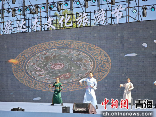 图为活动现场。青普力 摄 图为活动现场。青普力 摄