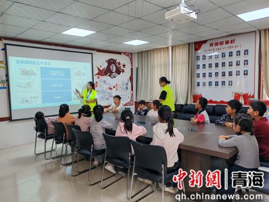 ͼΪͬ�����ذ��ɶ����һ�������������վ����չ����ˮ��ȫ֪ʶ������������ͬ����ίԱ�ṩͼ
