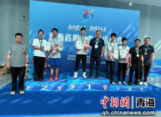 拳击项目比赛各组别冠军登台领奖。 赛事组委会 供图 拳击项目比赛各组别冠军登台领奖。 赛事组委会 供图