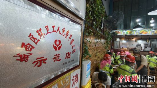 图为清晨的牛肉面馆。孙睿 摄 图为清晨的牛肉面馆。孙睿 摄