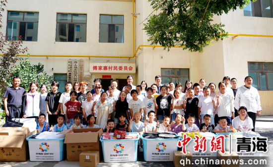 图为共青团青海省委联合中国水利水电第四工程局有限公司启动“共青团・伙伴计划”暑期爱心托管物资捐赠活动。 共青团青海省委供图 图为共青团青海省委联合中国水利水电第四工程局有限公司启动“共青团・伙伴计划”暑期爱心托管物资捐赠活动。 共青团青海省委供图