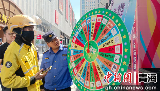 图为“这座城,由我们奔赴”暖“新”聚力・同心同行志愿服务市集活动现场。 汪丽摄 图为“这座城,由我们奔赴”暖“新”聚力・同心同行志愿服务市集活动现场。 汪丽摄