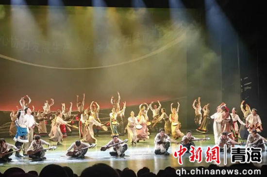 图为《雪山大地》演出现场。米海莲摄 图为《雪山大地》演出现场。米海莲摄