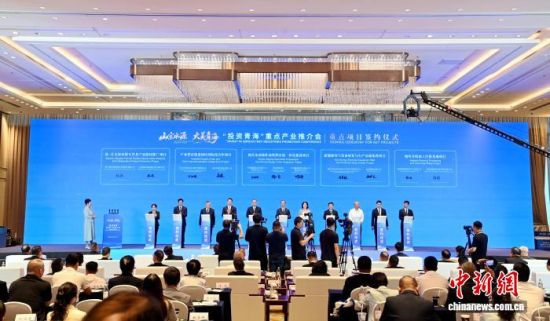 图为签约仪式。祁国彪 摄 图为签约仪式。祁国彪 摄