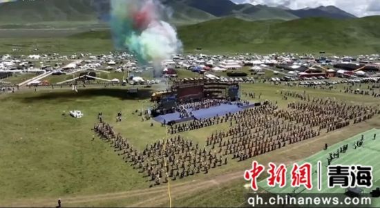图为果洛州各地举办的文旅活动现场。李庆摄 图为果洛州各地举办的文旅活动现场。李庆摄