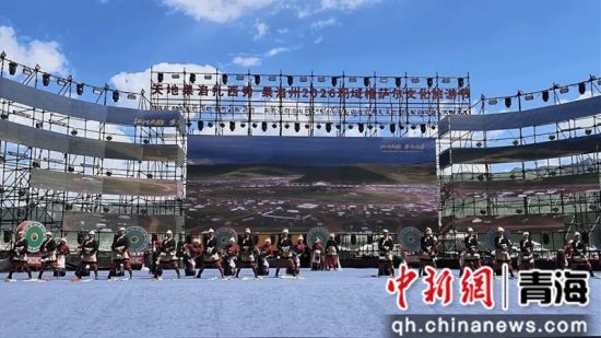 图为果洛州各地举办的文旅活动现场。李庆摄 图为果洛州各地举办的文旅活动现场。李庆摄