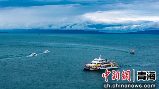 图为青海湖美景。青海湖景区供图 图为青海湖美景。青海湖景区供图