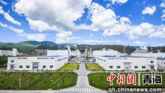 资料图为航拍中复神鹰碳纤维西宁有限公司一角。 张瀚文摄 资料图为航拍中复神鹰碳纤维西宁有限公司一角。 张瀚文摄