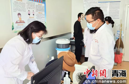 图为西宁市第一人民医院兴海县医疗帮扶队开展工作。西宁市第一人民医院供图 图为西宁市第一人民医院兴海县医疗帮扶队开展工作。西宁市第一人民医院供图