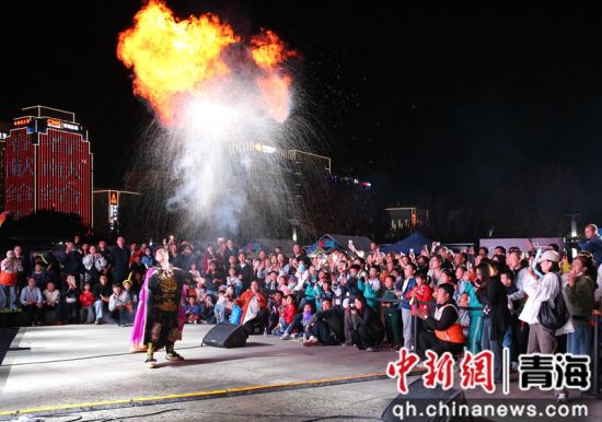 图为“科技奇妙夜 未来潮人节”主题活动现场。 青海省科技馆供图 图为“科技奇妙夜 未来潮人节”主题活动现场。 青海省科技馆供图