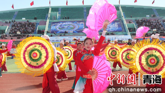 图为文艺演出。海南州融媒体中心供图 图为文艺演出。海南州融媒体中心供图