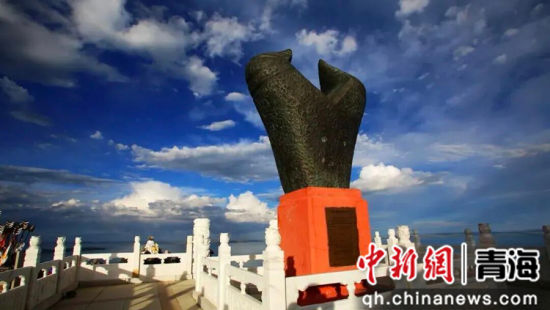 图为矗立于黄河源头的牛头碑。李庆摄 图为矗立于黄河源头的牛头碑。李庆摄