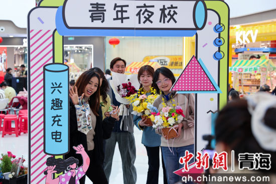 ͼΪ����ҹУѧԱ�������Ѧ�� ��