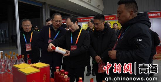 ͼΪ���ݹ����縺��ͬ־�ֳ��˽⹲������ҵ��չ�����������ý��ͼ