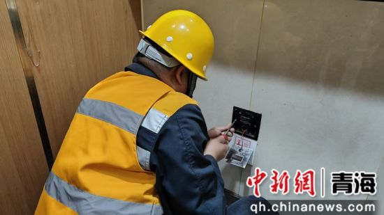 ͼΪְ���������վ�������ظ�Ӧ��������ء� ������������ε��������ά���ۺϳ��乩ͼ