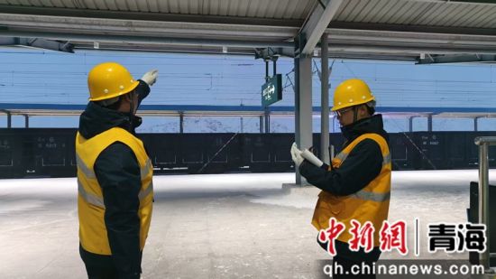 ͼΪְ������վ̨�����������豸�ƾ�����״��Ѳ�졣 ������������ε��������ά���ۺϳ��乩ͼ