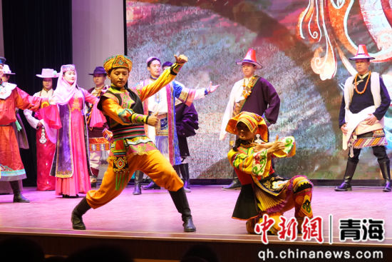 ͼΪӭ�´����ջ����ֳ����侯����֧�ӹٱ������������չ�ݡ� ��������