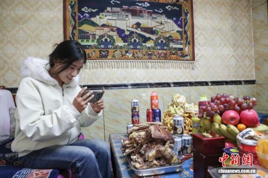 2��16�գ����ຣʡ��������Դ�����²����磬���ؾ�������׿�����ֻ��������˫��ϰ�׷�����ͬѧ���ѡ��������� ��