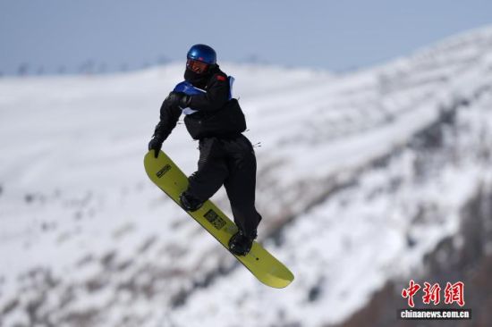 ����ʱ��2��18�գ��������»ᵥ�廬ѩ���������ϰ����ɾ�������ά���ѩ�Ϲ�԰չ�����й���ѡ�������ƾ���һ�ֱ����õ���82.41�ֻ�ý��ƣ���Ҳ���й������������ڱ��춬�»��ϻ�õĵ�һö���ơ�ͼΪ������ڵ�һ�ֱ����С������������ ������ ��