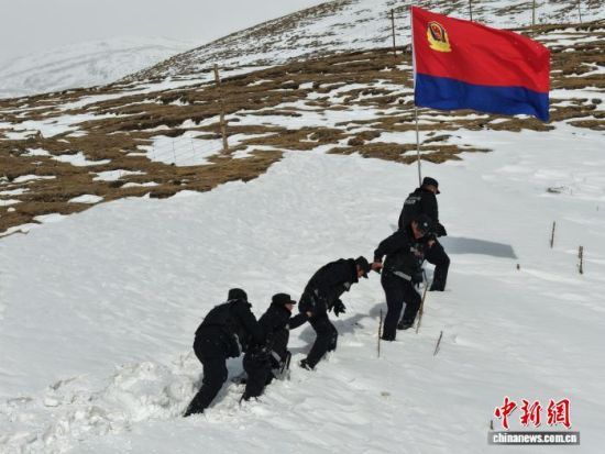 �񸨾�ͽ��Ѳ���С��ԻԹ�ͼ