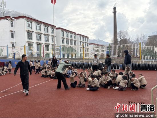 ͼΪ�����ݵ������֯�׶�԰��չ������ɢ�����������ݵ���ֹ�ͼ