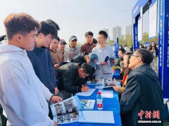 ͼΪ��ҵ������Ƹ����ͨ��������� ��