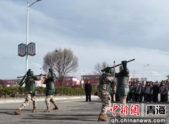 ͼΪѧ����Ħ����ɱ�Կ������ݡ� ��������