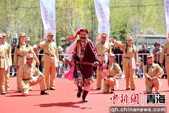 ͼΪӢ��׷�������Ŵ����ӱ����龰�硶���еĸ��׸���ž� ���� ����ƻ ��