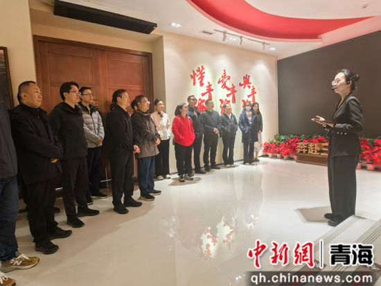 ͼΪԮ��ɲ��˲Ųι�ѧϰ������ ��