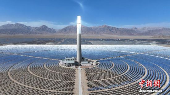 ����ͼΪ����λ���ຣʡ������о��ڵ��ຣ�п�50MW���ȵ�վ��(���˻���Ƭ)������ ��