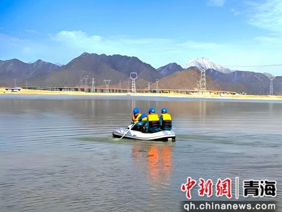 ͼΪ������������Ա������Ƥ��ͧǰ�����Ĺµ��ϵ����������չ�豸��ȱ��ҵ�����͵� ��