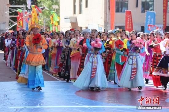 ͼΪ���Ž���ʢװ�ĸ���������۱������ϣ�Ϊ��ͨ�������������ء���������������������ƻ��