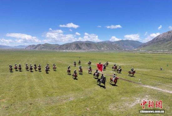 7��29�գ������й������ž�½����76���ž�ĳ���������������ѵ����(���˻���Ƭ) ������ ��